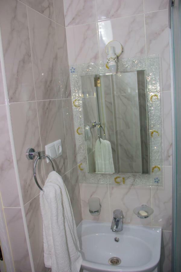 Hostel - Guest House Meyman Almaty Esterno foto