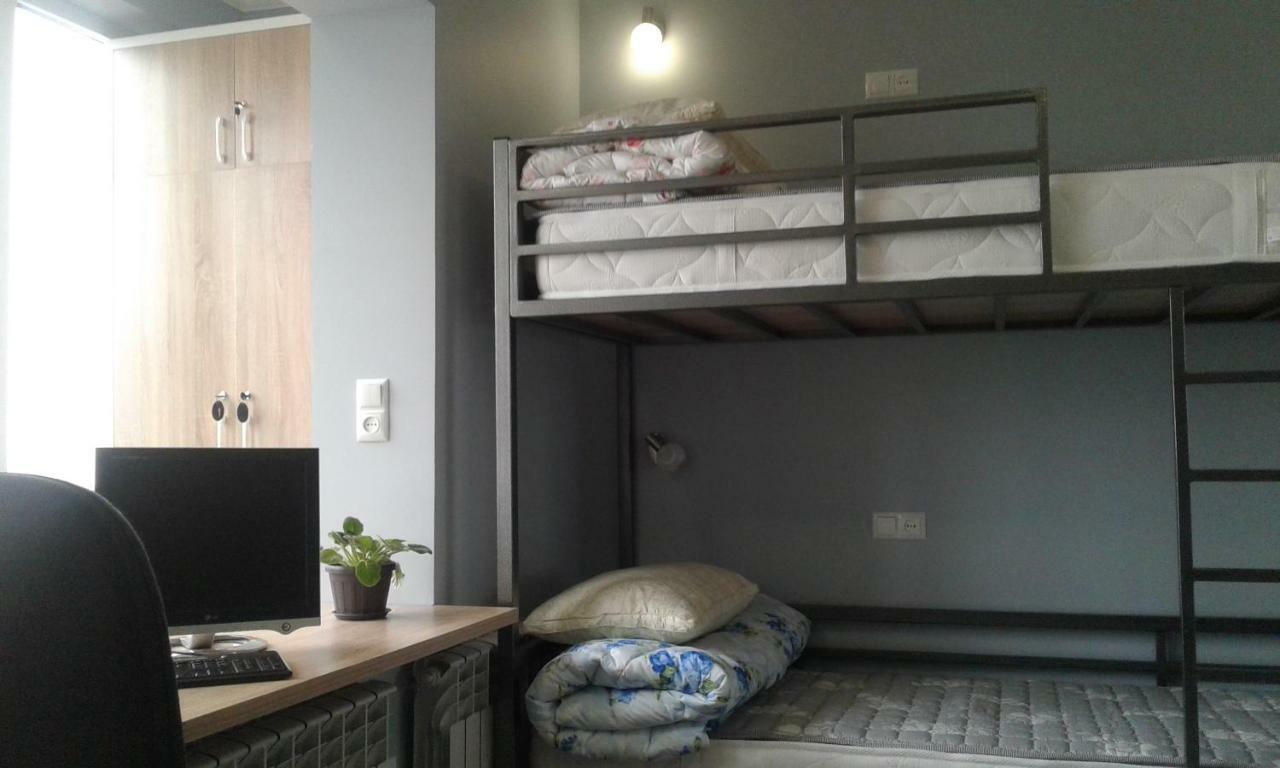 Hostel - Guest House Meyman Almaty Esterno foto